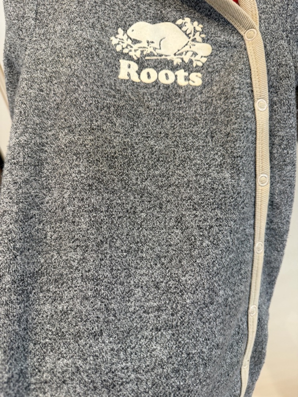 Roots 12-18m Heather Grey Hooded Baby One-Piece with Cream Trim - Picture 3 of 7